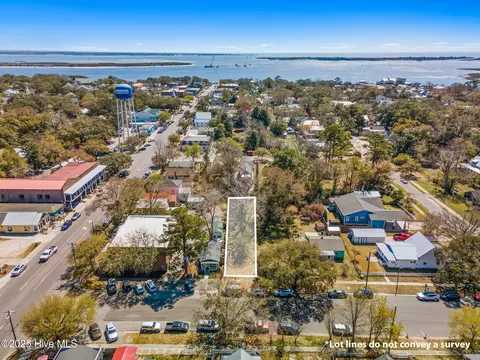 109 W St George St, Southport, NC 28461