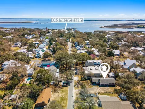409 Clarendon Ave, Southport, NC 28461
