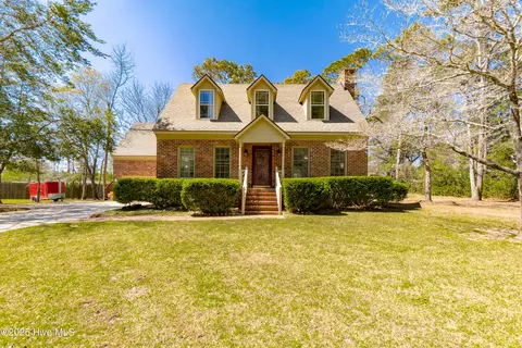 105 Sleepy Hollow Dr, Newport, NC 28570