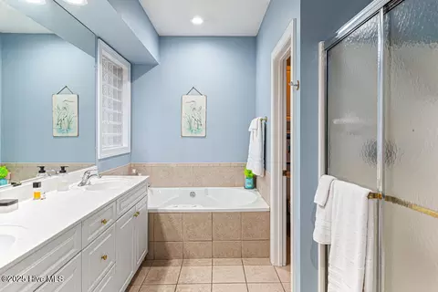 Bath - 6 Sassafras Ln, Pinehurst, NC 28374 photo 2 of 4