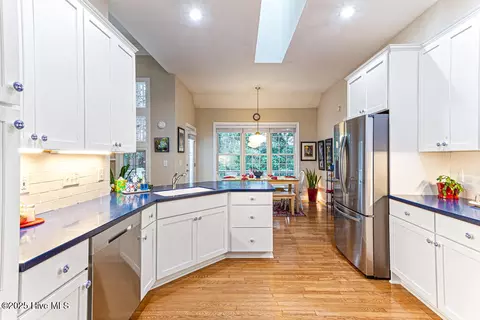 Kitchen - 6 Sassafras Ln, Pinehurst, NC 28374 photo 4 of 4