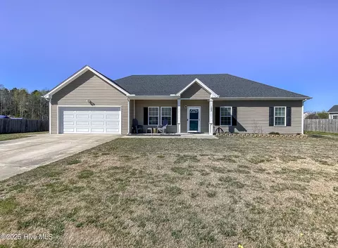 102 Red Maple Ct, Currituck, NC 27929