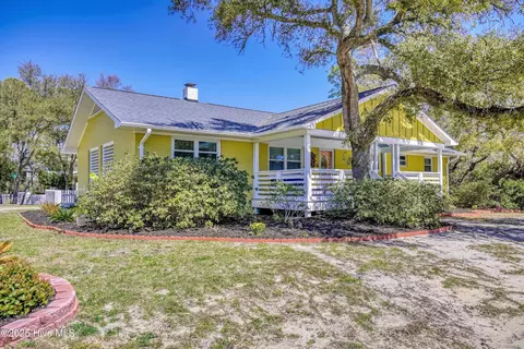 302 NE 60th St, Oak Island, NC 28465