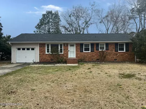 105 Forest View Dr, Havelock, NC 28532