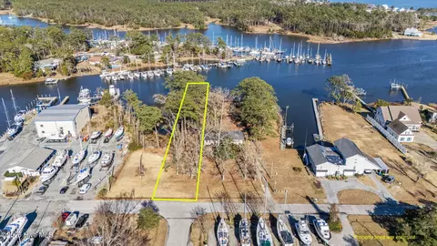 1228 Neuse Dr, Oriental, NC 28571