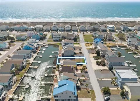 425 Dolphin St, Sunset Beach, NC 28468