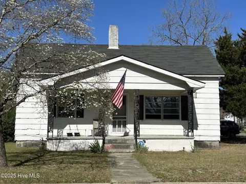 201 2nd St, Laurinburg, NC 28352