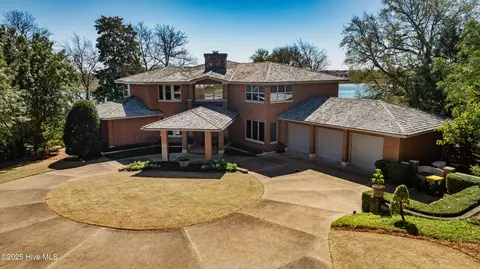 1409 Landfall Dr, Wilmington, NC 28405