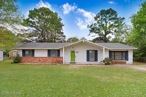 103 Robin Lake Dr, Dudley, NC 28333