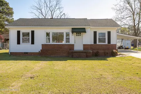 108 Carolina Ave, Clinton, NC 28328