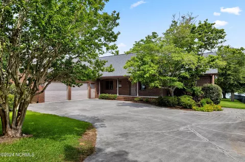 108 Inlet Ct, Hampstead, NC 28443