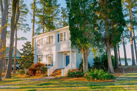 415 Handys Point Ln, Bath, NC 27808