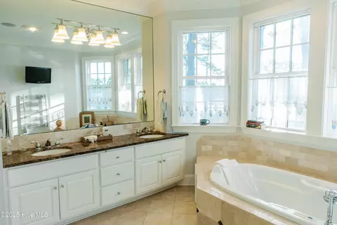 Bath - 415 Handys Point Ln, Bath, NC 27808 photo 6 of 8
