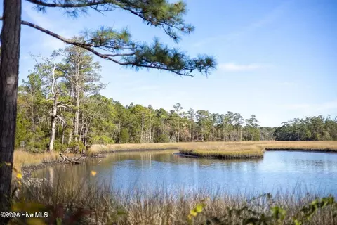 149 Starkey Creek Dr, Peletier, NC 28584