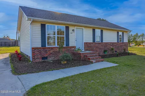 405 Beeler Ave, Hamlet, NC 28345