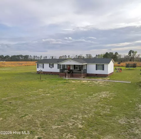 20700 Traders Rd, Laurel Hill, NC 28351