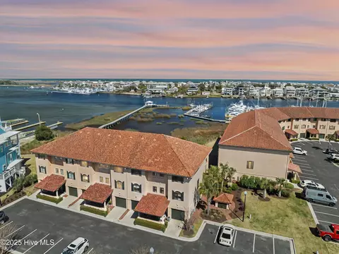 103 Spencer-farlow Dr, Carolina Beach, NC 28428