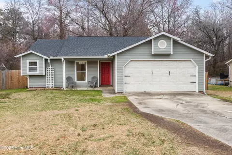 1032 Birchwood Ln, Jacksonville, NC 28546