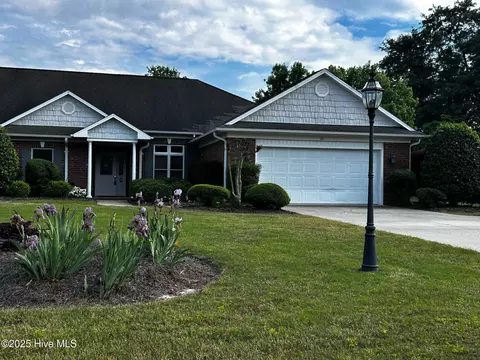 15 Morning Glory Ln, Whispering Pines, NC 28327