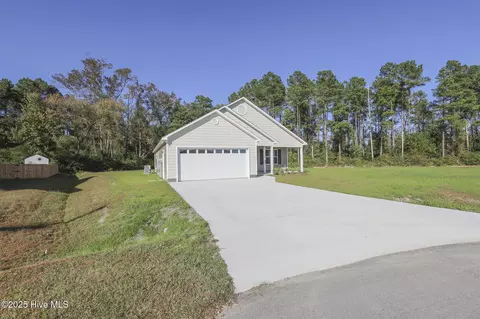 130 Buckskin Dr, Pollocksville, NC 28573