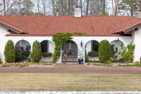 Exterior - 903 Robert St, Windsor, NC 27983 photo 2 of 25