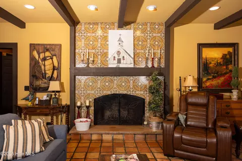 Living - 903 Robert St, Windsor, NC 27983 photo 4 of 4