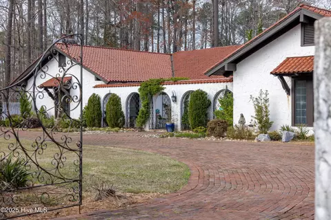 903 Robert St, Windsor, NC 27983