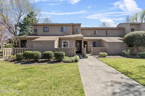 213 Saint Luke Ct, Wilmington, NC 28409