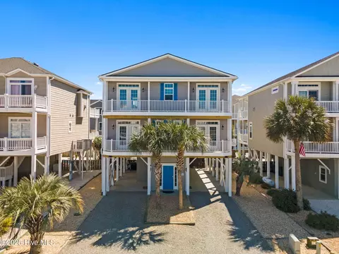 352 E Second St, Ocean Isle Beach, NC 28469
