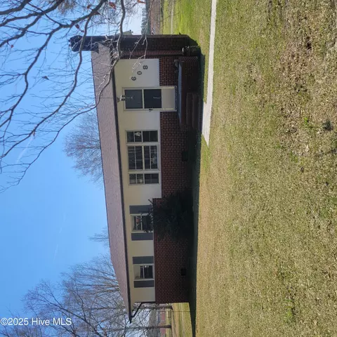 608 Harrell Rd, Burgaw, NC 28425