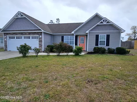 410 Bristol Ln, Hubert, NC 28539