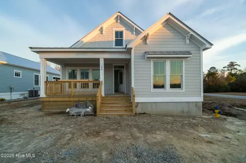 100 New Towne Rd, Swansboro, NC 28584