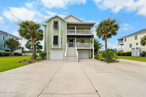 8304 Lakeview Dr, Wilmington, NC 28412