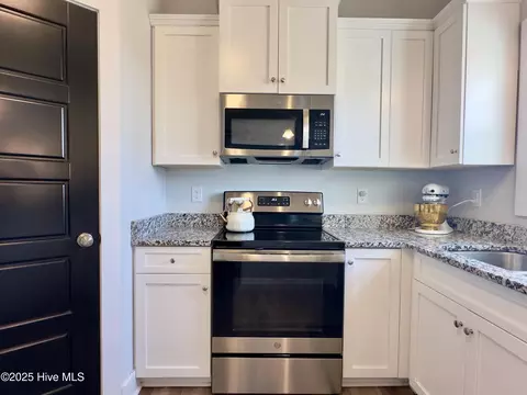 Kitchen - 100 Baker Rd, Hubert, NC 28539 photo 4 of 9
