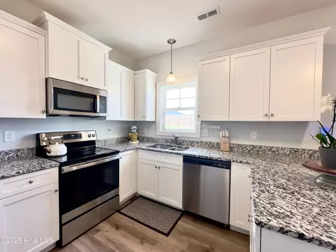 Kitchen - 100 Baker Rd, Hubert, NC 28539 photo 3 of 9