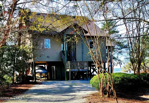117 Mallard Creek Dr, Washington, NC 27889