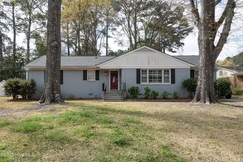 1739 Beaumont Dr, Greenville, NC 27858