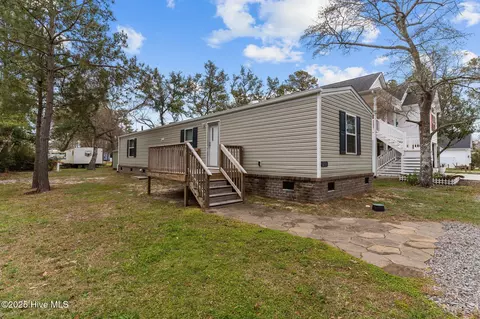 236 NE 74th St, Oak Island, NC 28465