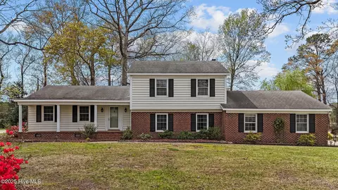 2006 Hardee Rd, Kinston, NC 28504