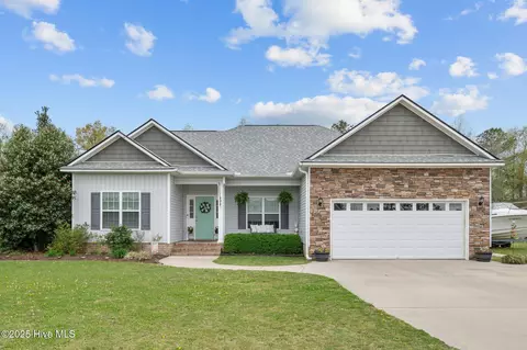 598 Arden Ridge Dr, Grimesland, NC 27837