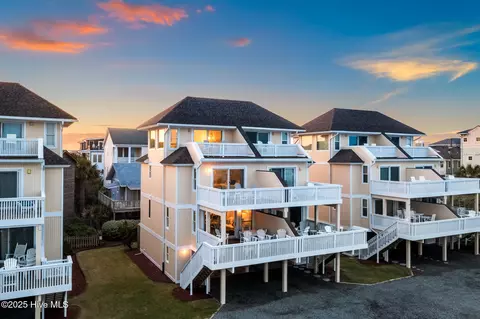 18 E Columbia St #B, Wrightsville Beach, NC 28480
