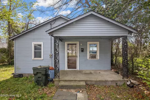 229 W 7th St, Washington, NC 27889