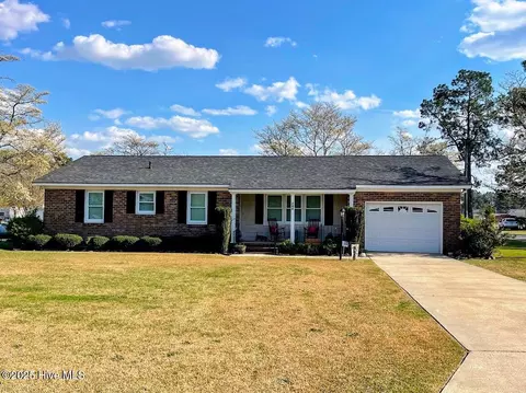 700 E Clinton St, Roseboro, NC 28382