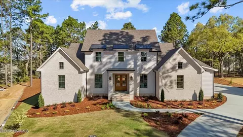 325 Sloan Ln, Pinehurst, NC 28374