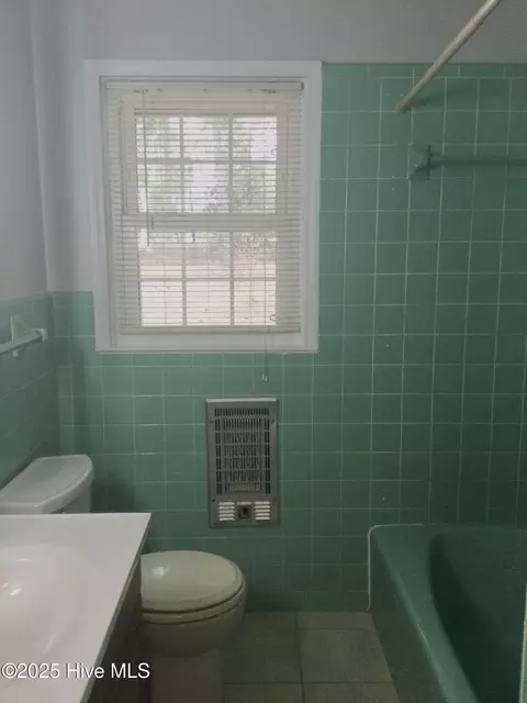 Bath - 410 N Currant St, Pinebluff, NC 28373 photo 1 of 2