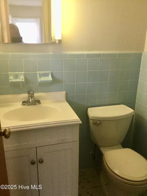 Bath - 410 N Currant St, Pinebluff, NC 28373 photo 2 of 2