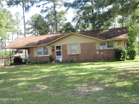 303 Lane St, Maxton, NC 28364