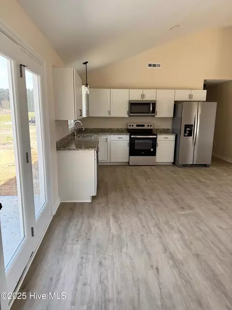 Kitchen - 175 Lanefield Rd, Warsaw, NC 28398 photo 4 of 4