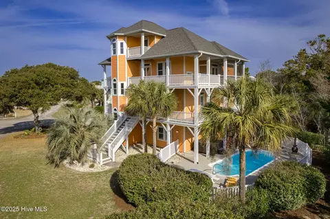 200 Shipwreck Ln, Emerald Isle, NC 28594