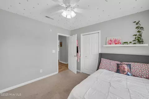 Bedroom - 92 Lewis Rd, Hampstead, NC 28443 photo 5 of 6